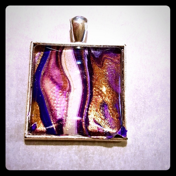 Beautiful 1" Necklace Pendant - Picture 1 of 1